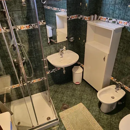 Private Townhouse Near Arena