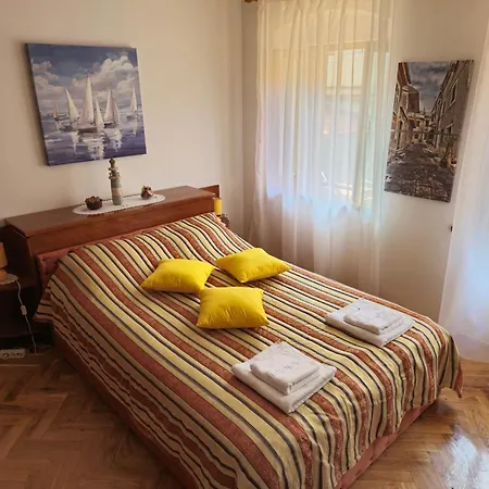Apartament Zofija Apartment, A 5 Min Walk From The Arena Pula