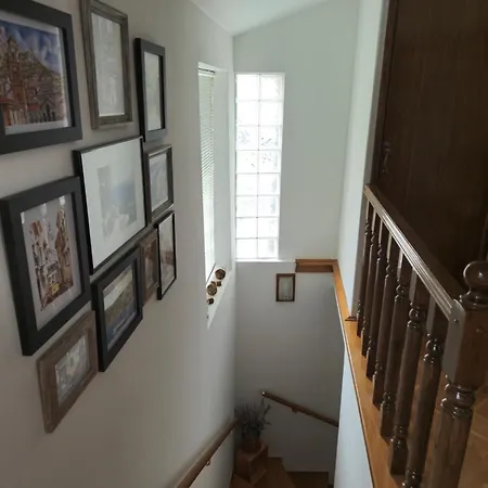 Private Townhouse Near Arena
