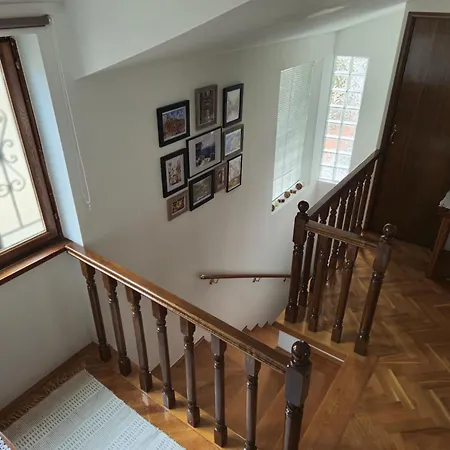 Private Townhouse Near Arena Pula