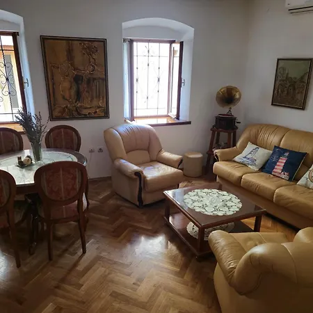 Private Townhouse Near Arena * Pula